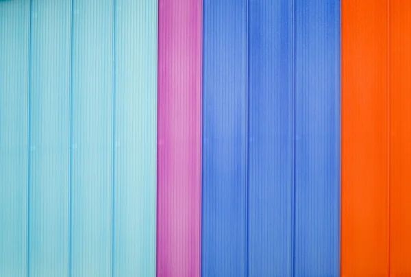 Красочная пластиковая стена промышленного здания в Маасдейке, Нидерланды — стоковое фото
