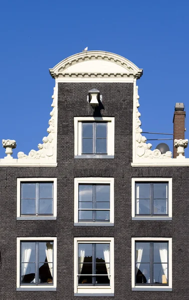 Façade d'une maison de canal à Amsterdam, Pays-Bas — Photo