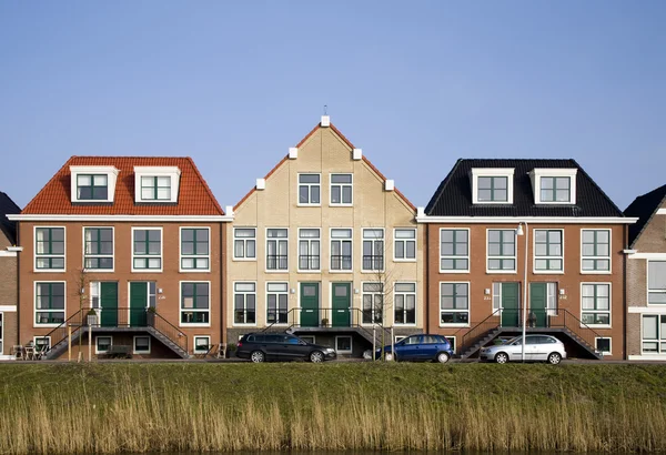 Novas casas em estilo tradicional em Vathorst, Amersfoort, Países Baixos — Fotografia de Stock