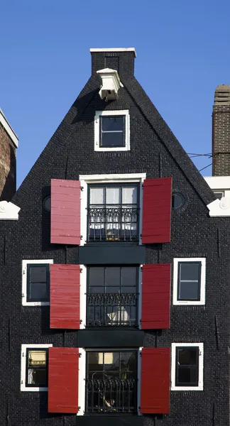 Fassade eines Kanalhauses in Amsterdam, Niederlande — Stockfoto