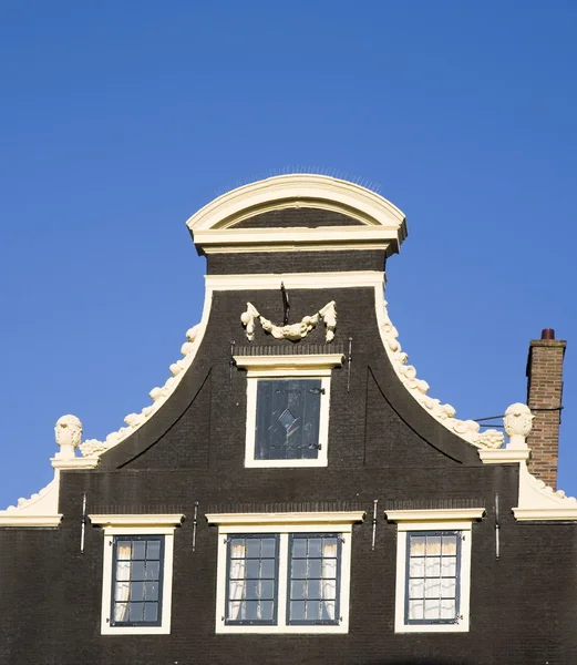 Fasade de casas de canal en Amsterdam, Países Bajos — Foto de Stock