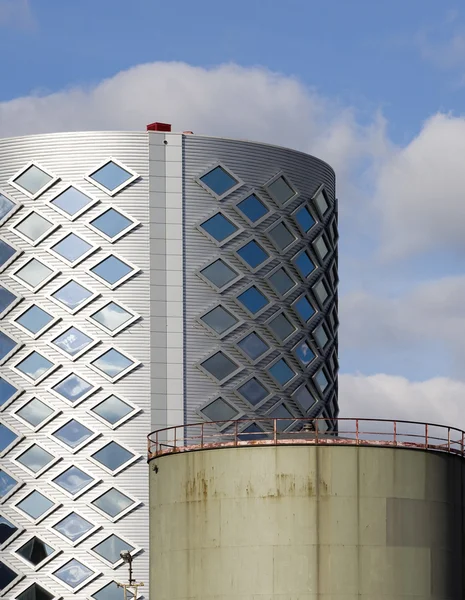 Bureaux modernes dans une ancienne sucrerie de Halfweg, Pays-Bas — Photo