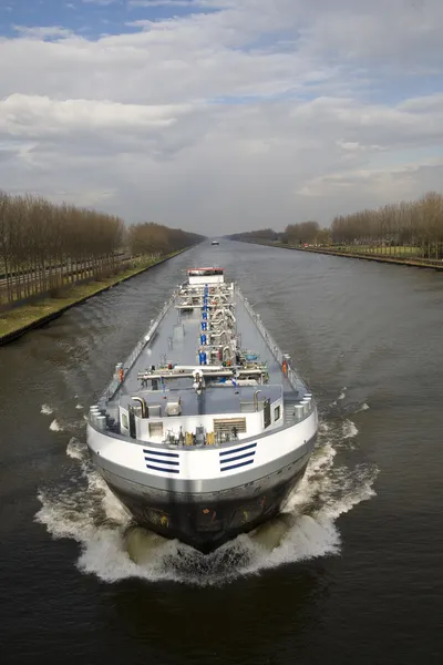 Żegluga śródlądowa na kanale rijn Amsterdamu w Holandii — Zdjęcie stockowe