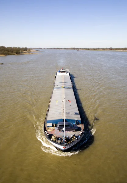 Navigazione interna sul fiume Waal nei Paesi Bassi — Foto Stock
