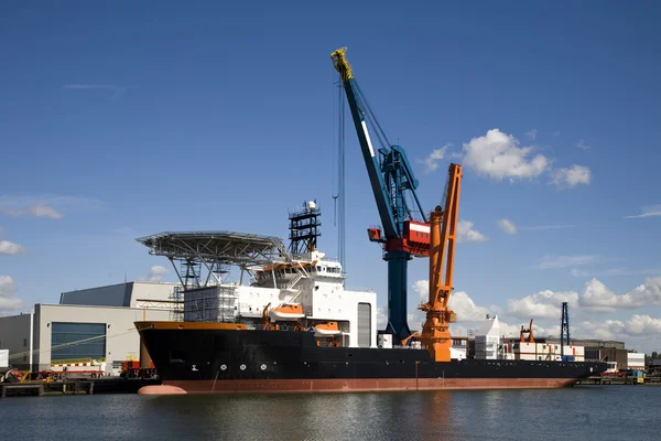 Çok amaçlı offshore destek gemisi Rotterdam liman — Stok fotoğraf