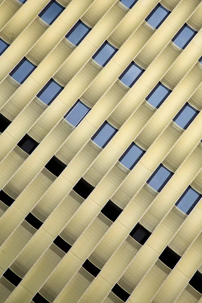 一座现代化办公大楼钢网格模式 — 图库照片