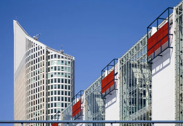 Moderne kantoorgebouwen in Den Haag, Nederland — Stockfoto