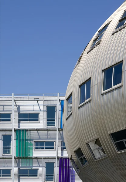 Centre de mode à Almere un immeuble de bureaux moderne — Photo