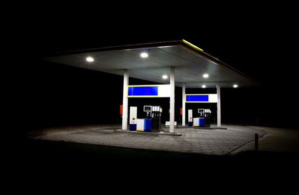 Posto de gasolina vazio à noite — Fotografia de Stock