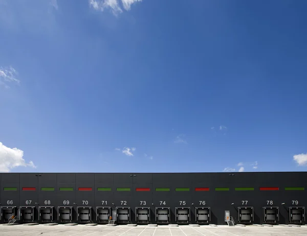 Loading bay for loading and unloading trucks — Stock Photo, Image