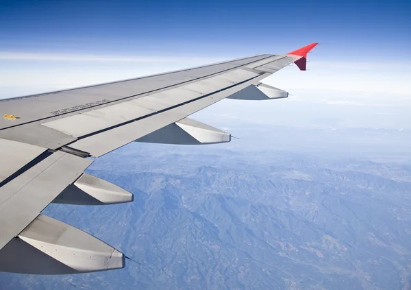 Vista desde la ventana de un avión — Foto de Stock