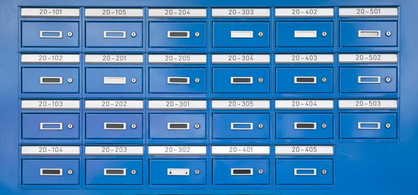 아파트 건물의 명찰으로 letterboxes — 스톡 사진