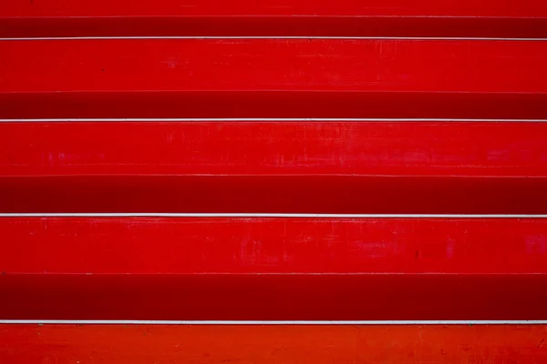 Abstrakt röd trappor i trädkult van den bergh byggnad — Stockfoto