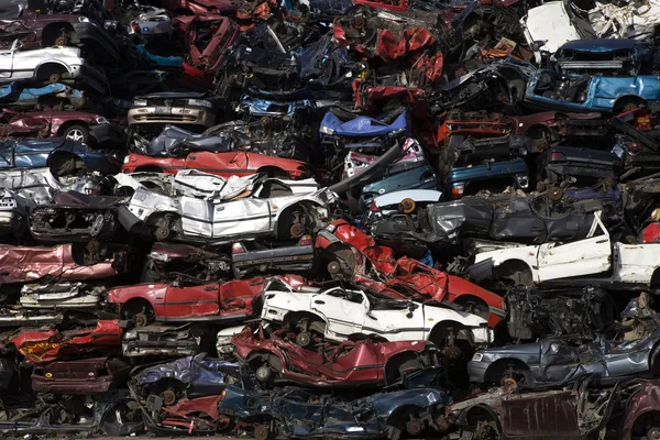 Stos złom samochodów — Zdjęcie stockowe