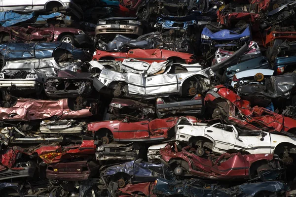 Pilha de carros de sucata — Fotografia de Stock