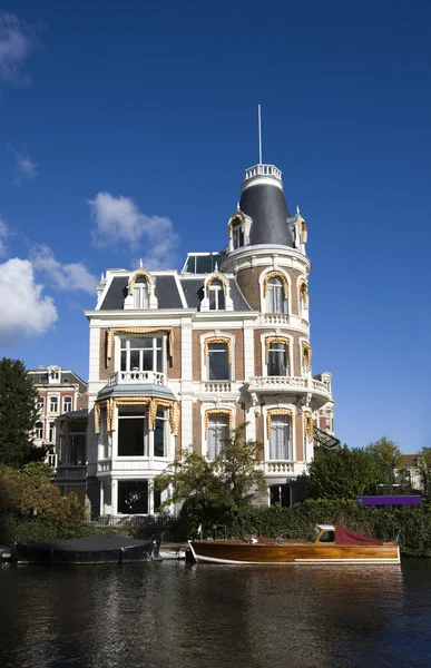 Traditionella villa i amsterdam, holland — Stockfoto