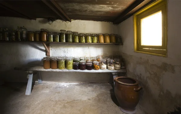 Vecchia cantina in una fattoria abbandonata a Putten, Paesi Bassi — Foto Stock