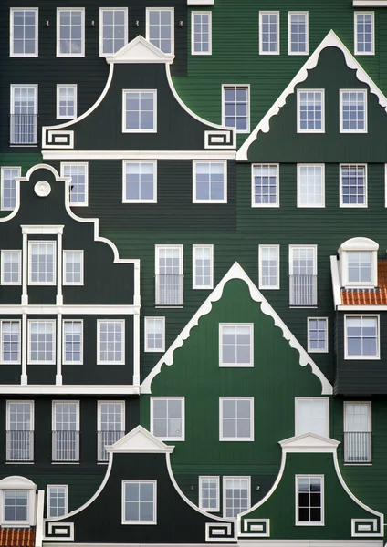 Vierkante hotel-toren in lokale zaanse het platform stijl — Stockfoto