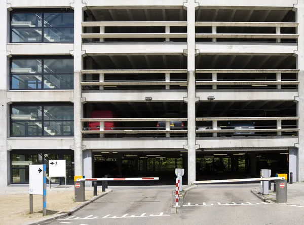 Parkplatz in westraven, utrecht, den Niederlanden — Stockfoto