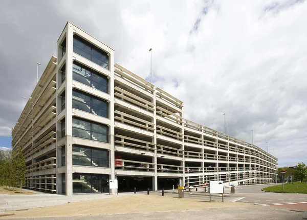 Westraven、ユトレヒト、オランダの駐車場 — ストック写真