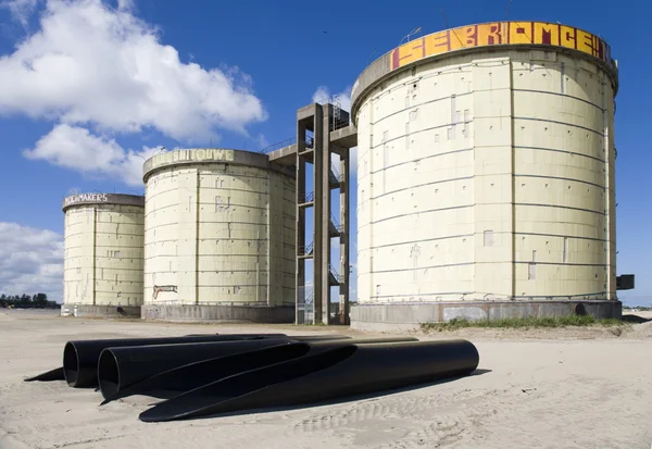 Ontdaan van afvalwater behandeling silo's in amsterdam, Nederland — Stockfoto