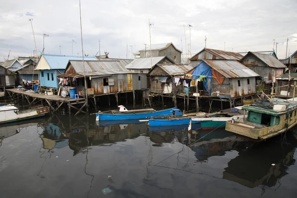 Slum area near Paotere harbor, the old port of Makassar — Stock Photo, Image