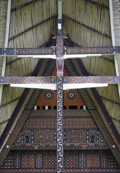 Detalle de la fachada de una casa tradicional Toraja (tongkonan ) — Foto de Stock
