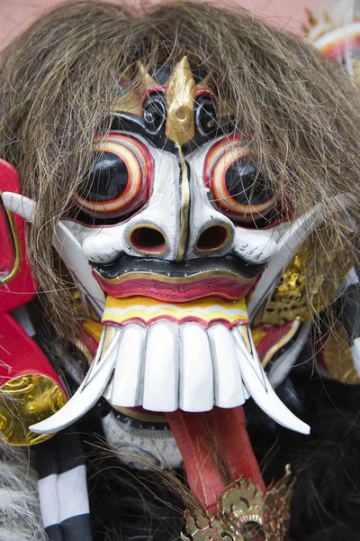 Balinesiska rangda mask. en viktig demon i balinesisk mytologi — Stockfoto