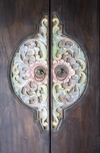 Traditional Balinese wood carved door — Stock Photo, Image