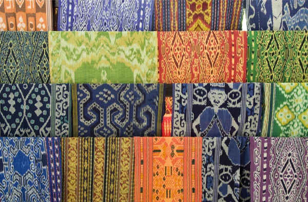 Traditionelle textilien aus lombok, indonesien — Stockfoto