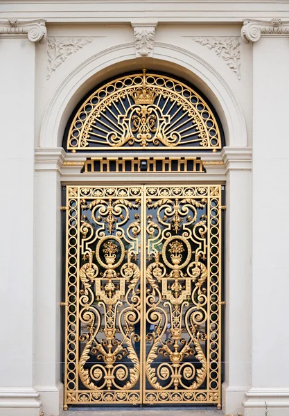 Goldene verzierte Tür des Klo-Palastes in Apeldoorn, den Niederlanden — Stockfoto