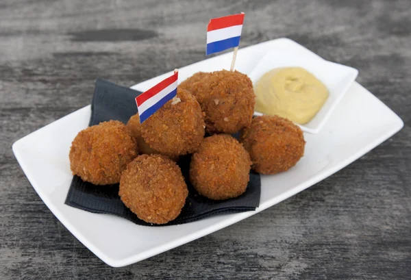 hardal, geleneksel Hollanda yemek bitterballen