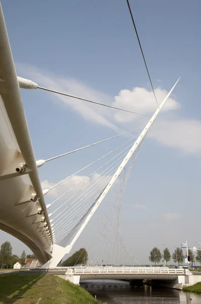 Uno dei tre ponti Calatrava a Hoofddorp, Paesi Bassi — Foto Stock