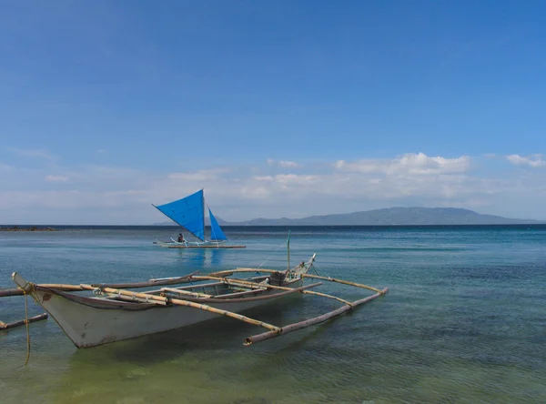 Botes de pesca en Puerto Galera, Filipinas —  Fotos de Stock