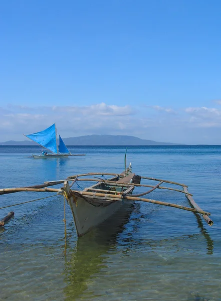 Botes de pesca en Puerto Galera, Filipinas —  Fotos de Stock
