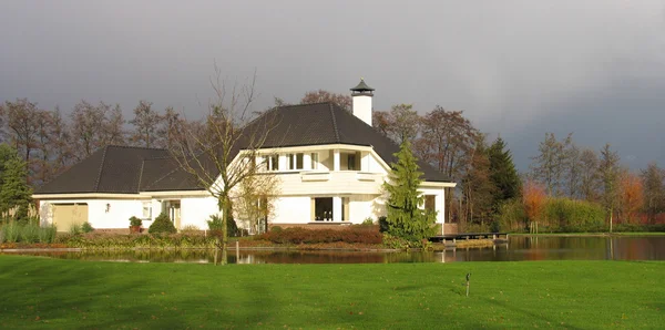 Et hus i Leusden, Nederland. – stockfoto