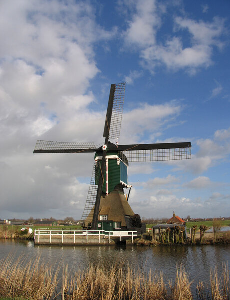 A Dutch windmill in Groot-Ammers, the Alblasserwaard, Holland
