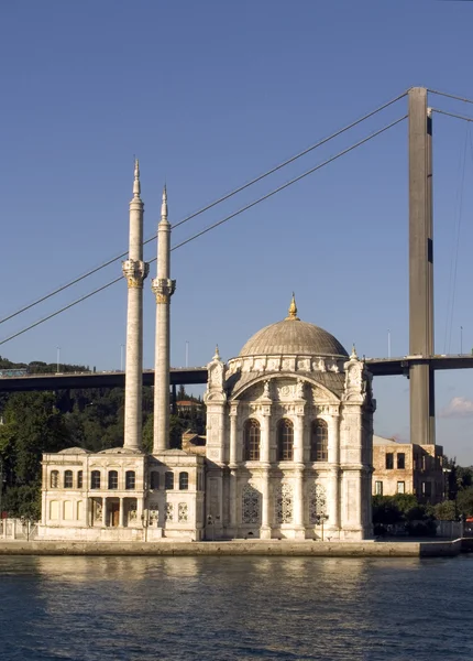 Old meets new at the Bosphorus, Istanbul, Turkey — Stock Photo, Image