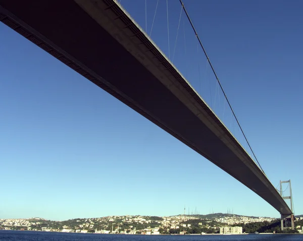 Ponte sul Bosforo che collega Europa e Asia, Istanbul, Turchia — Foto Stock