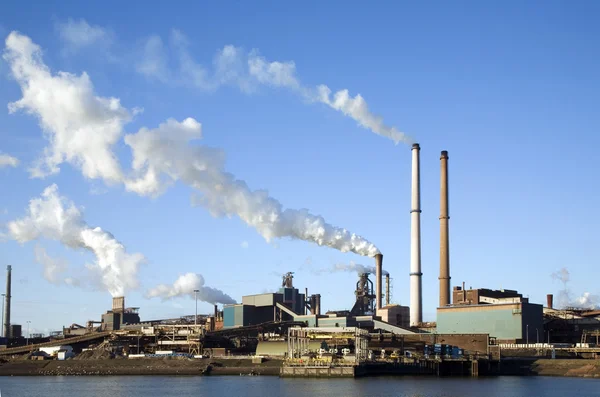 Fabryki stali w ijmuiden, netherlaands — Zdjęcie stockowe