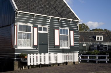 Hollanda Adası marken ahşap ev