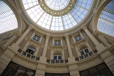 Alışveriş Merkezi Lahey, Hollanda içinde geçişi bir cam kubbe