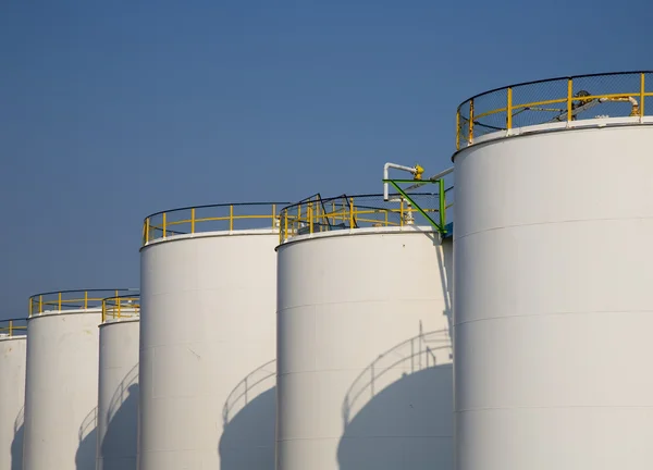 Magazynowania ropy naftowej w porcie w Rotterdamie, Holandia — Zdjęcie stockowe
