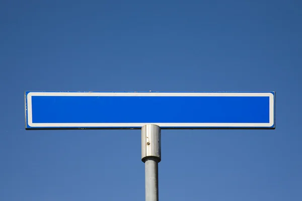 Road sign against a blue sky — Stock Photo, Image