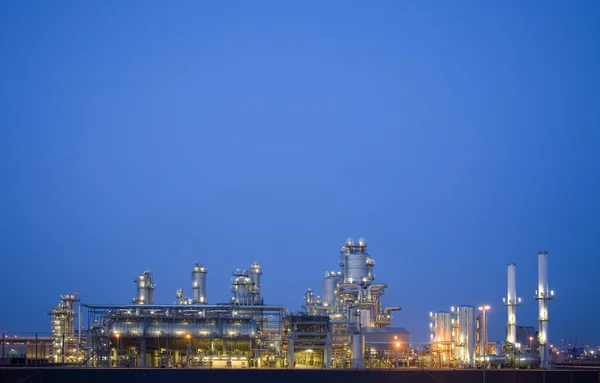 Raffinerie la nuit dans le port de Rotterdam, Europoort, Hollande — Photo