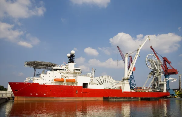 Flexible pipelay and construction vessel for deepwater operations — Stock Photo, Image