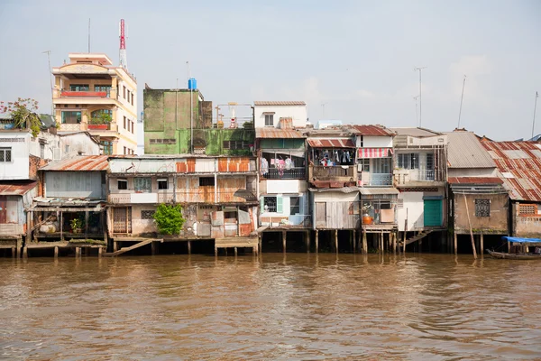 Slum area in Mytho in the Mekong Delta, Vietnam — Stock Photo, Image