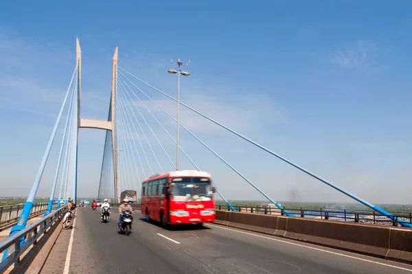 Κυκλοφορίας σε μια γέφυρα σε το delata του Μεκόνγκ, Βιετνάμ — Φωτογραφία Αρχείου