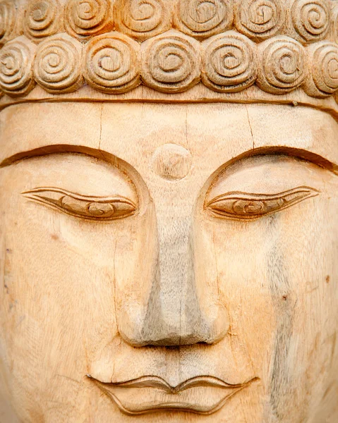 Woodcarved buddha voor verkoop in een winkel — Stockfoto