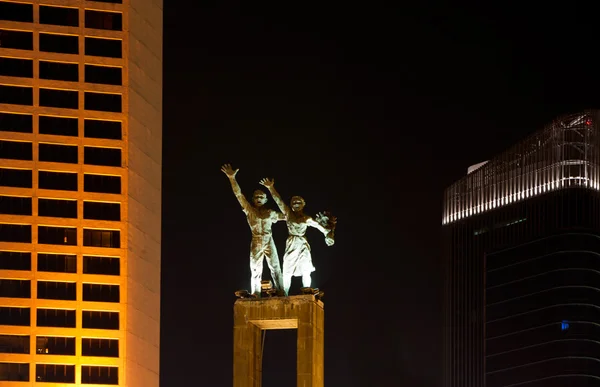 Estatua de bienvenida en la Plaza Indonesia en Yakarta, Indonesia — Foto de Stock